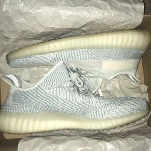 Yeezy boost 350 v2 cloud white